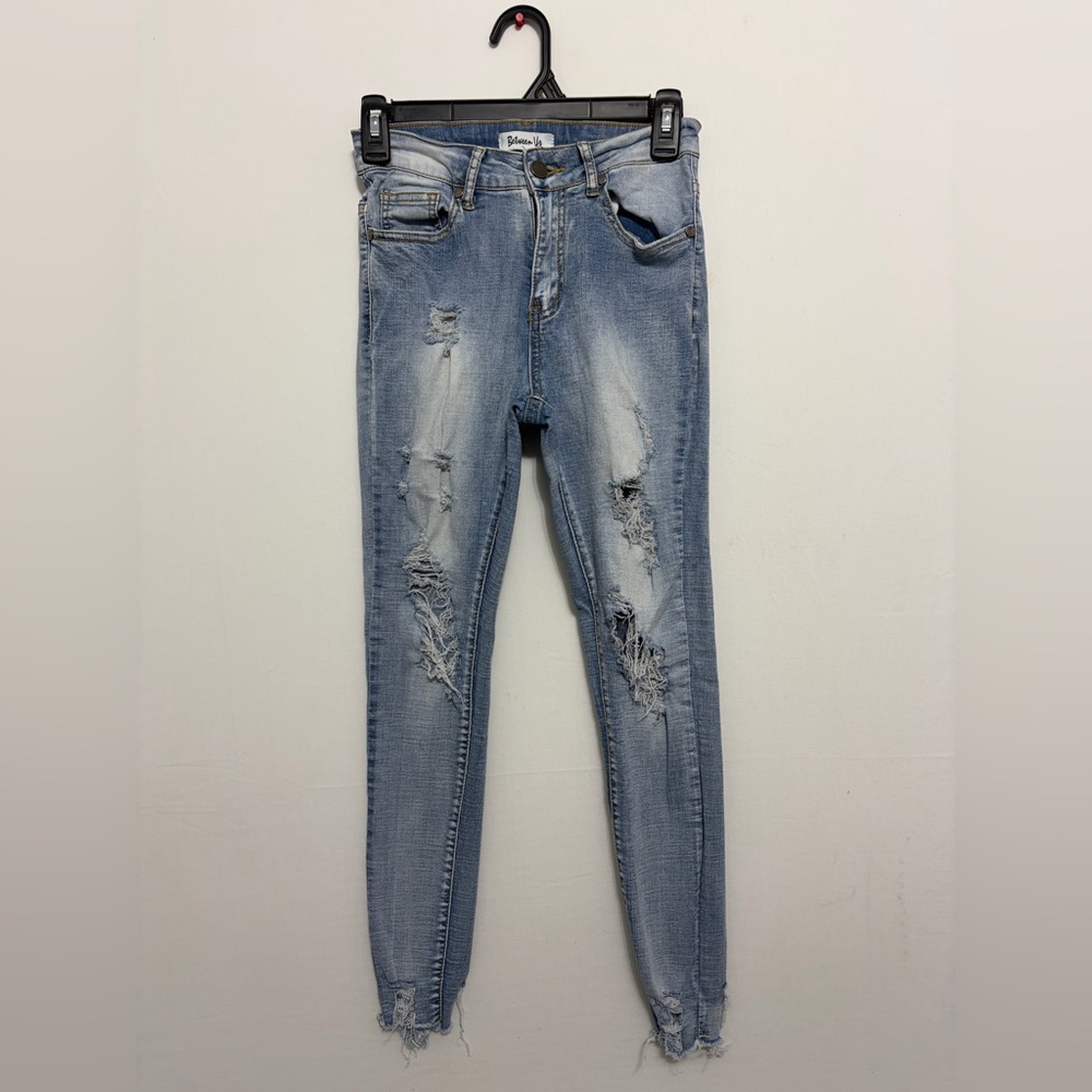 Between Us Women’s Distressed Skinny Jeans Size 3 Light Wash(A325)✨